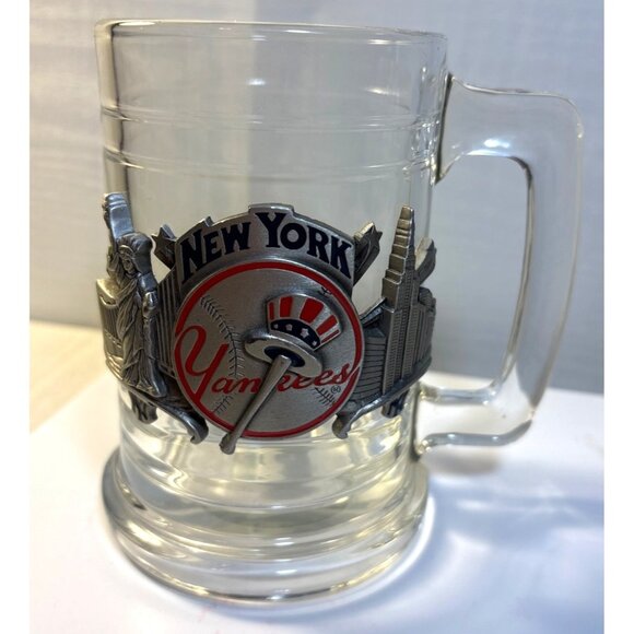 New York Yankees Glass Beer Mug With Metal Cityscape Emblem - Picture 1 of 6
